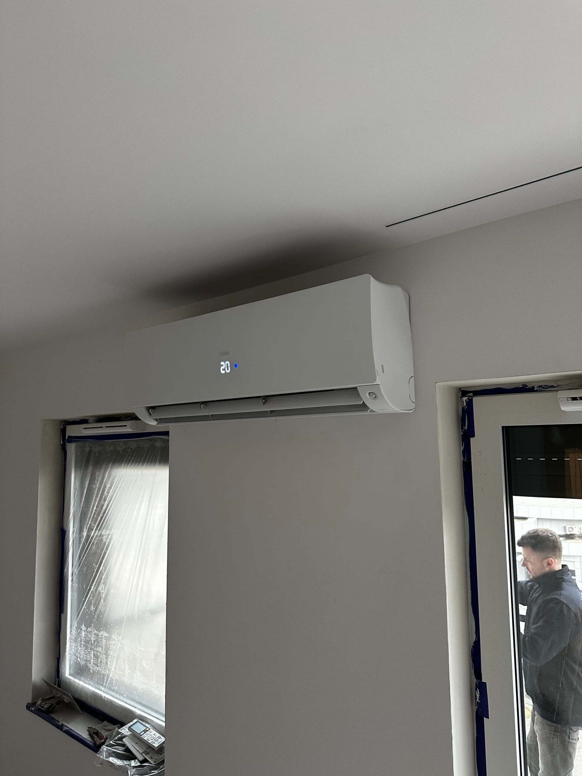 serwis klimatyzacji Luboń i zamontowana jednostka wewnętrzna